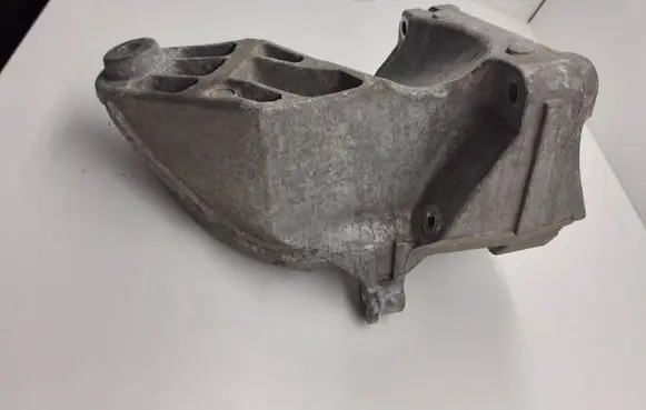 Mercedes-Benz C W204 Engine mounting bracket 6512220004