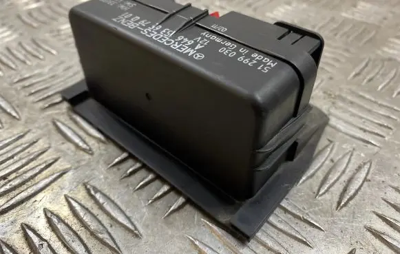 Mercedes-Benz C W203 Glow plug pre-heat relay A6461536579 51299030