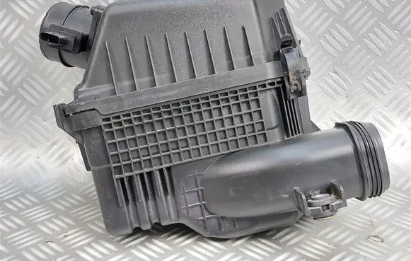 KIA Carens III Air filter box 28110-3Z350