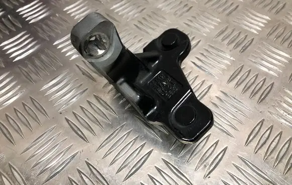 Mercedes-Benz C AMG W205 Front door lower hinge 