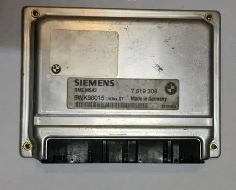 BMW 5 E39 Engine control unit/module 7519308 5WK90015 DMEMS43