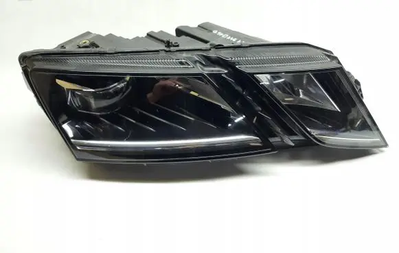 Skoda Octavia Mk4 Headlight/headlamp