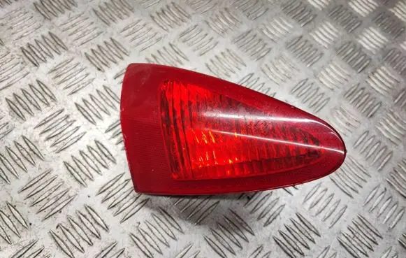Alfa Romeo 147 Tailgate rear/tail lights 46747825 46556346 03320010