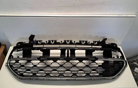 Citroen C4 II Picasso Front bumper lower grill AA36216247