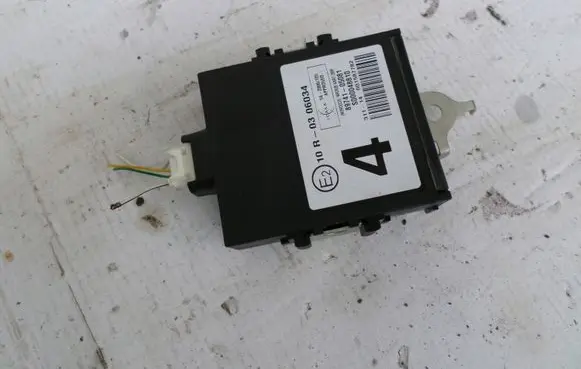 Toyota Avensis T270 Door control unit/module 8974105081