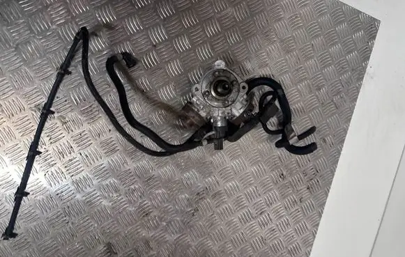 BMW 3 F30 F35 F31 Fuel injection high pressure pump 7823400