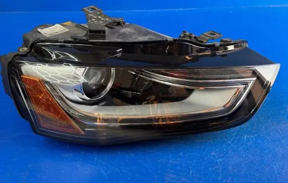 Audi A4 S4 B8 8K Headlight/headlamp 130702409502