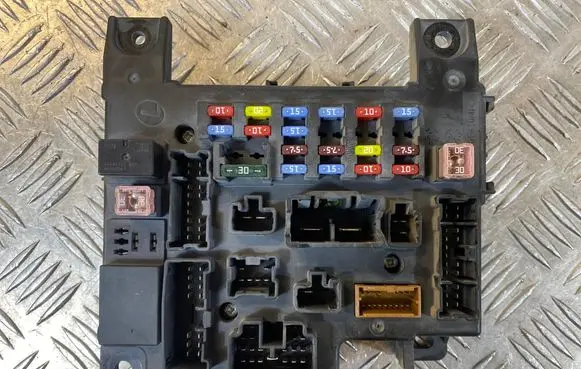 Mitsubishi Outlander Fuse module 8637A318 L8637001A 519087902