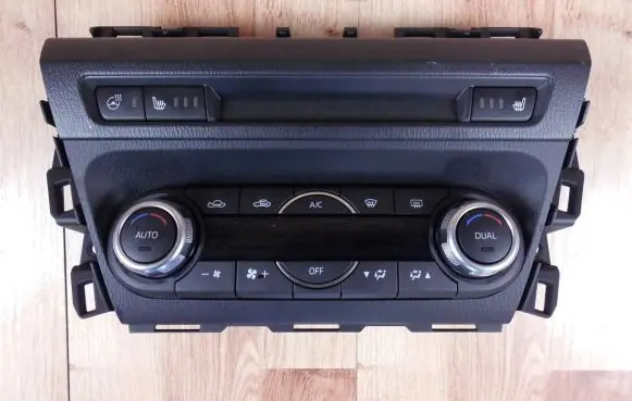Mazda 3 II Climate control unit BAER61190D