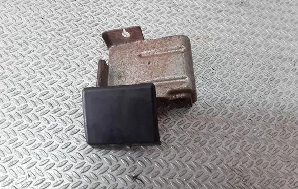 Nissan Primera Engine bonnet (hood) release handle
