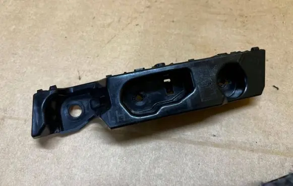 Renault Koleos II Front bumper mounting bracket 622210670R