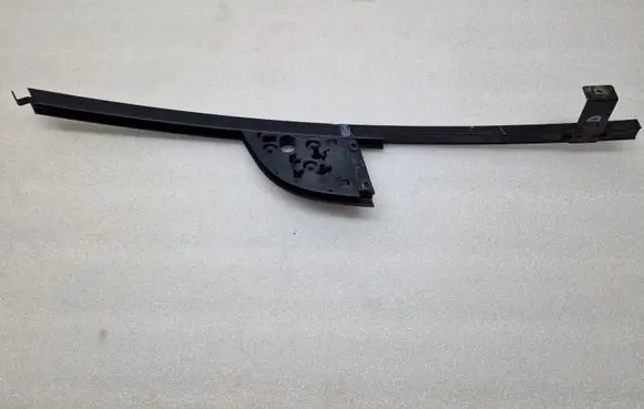 Mercedes-Benz A W168 Front door glass trim molding 1687200617