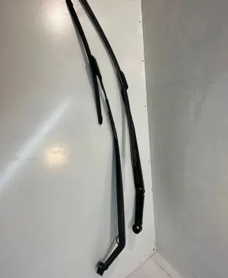 Windshield/front glass wiper blade