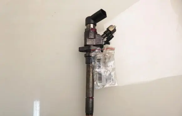 Ford Focus C-MAX Fuel injector 9647247280