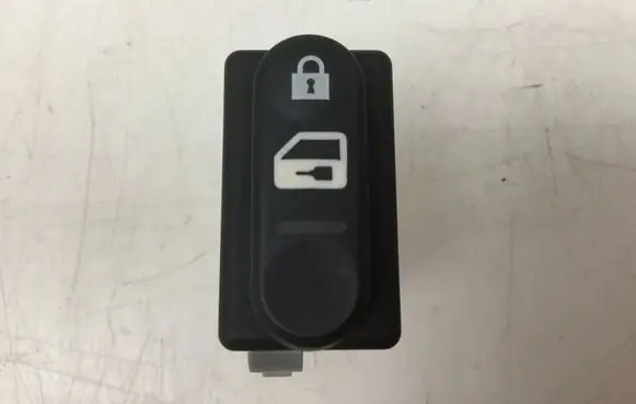Nissan Qashqai Central locking switch button 2808202