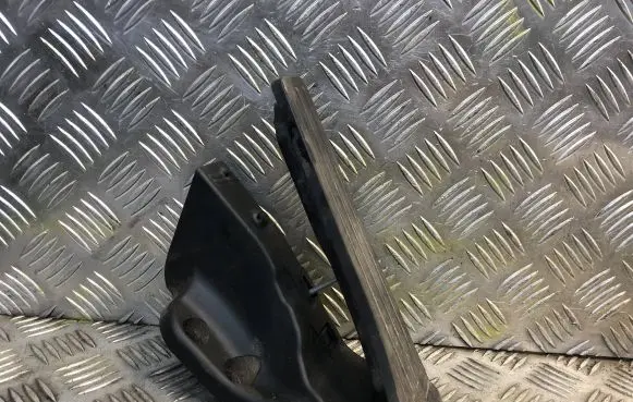 Mercedes-Benz C W205 Accelerator throttle pedal 2053000004 A2053000004