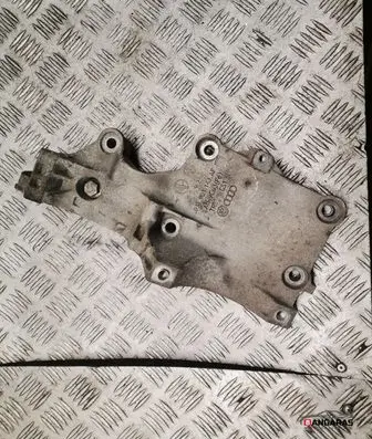 Volkswagen PASSAT B6 Generator/alternator bracket 038903143AF