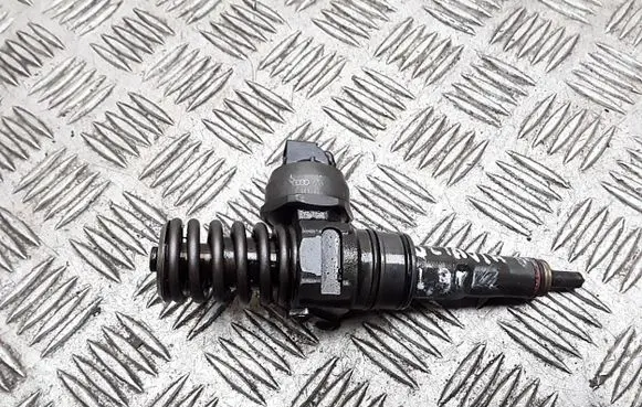 Skoda Octavia Mk2 (1Z) Fuel injector 038130073AG
