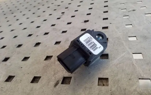 Toyota Corolla E120 E130 Airbag deployment crash/impact sensor 8983102020