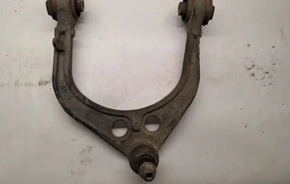 Chrysler 300C Front control arm RHD12
