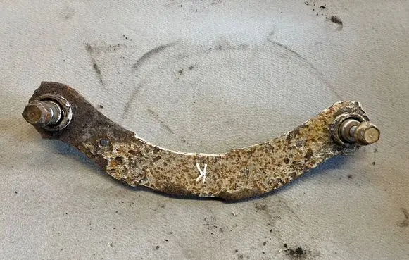 Peugeot 4007 Rear control arm 