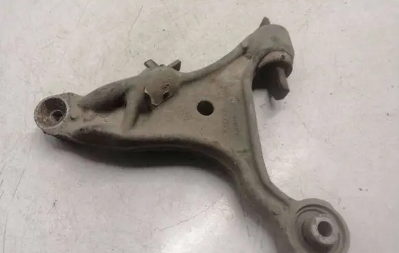 Volvo V70 Front lower control arm/wishbone 9492119