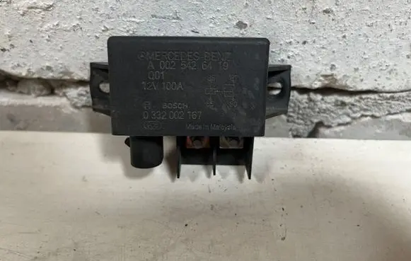 Mercedes-Benz E W211 Charging relay A0025426419