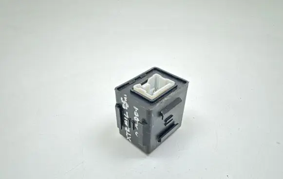 Nissan X-Trail T30 Other relay 25230EQ300 TSZ1392 601170A009090