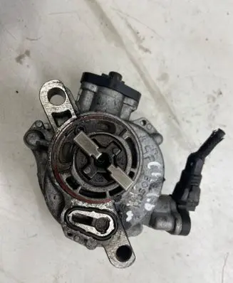 Citroen C4 I Vacuum pump 9804021880