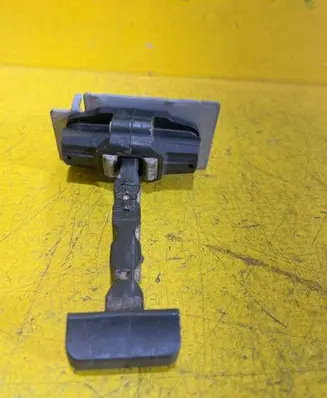 Peugeot 308 Front door check strap stopper 
