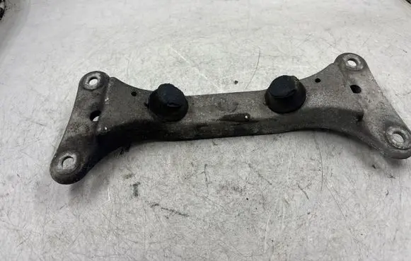 BMW 3 E90 E91 Gearbox mounting bracket 6778059