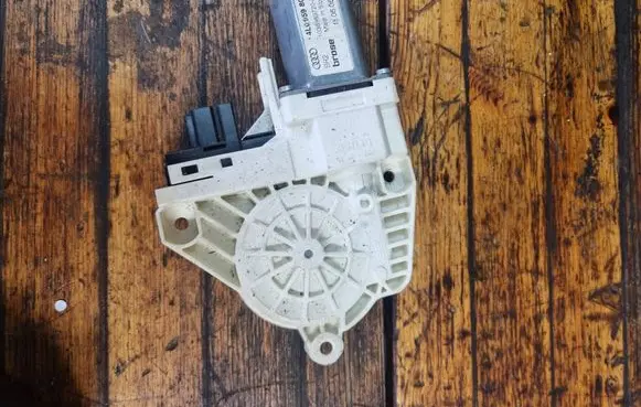 Audi Q7 4L Front door window regulator motor 1036989720200 4L0959801B