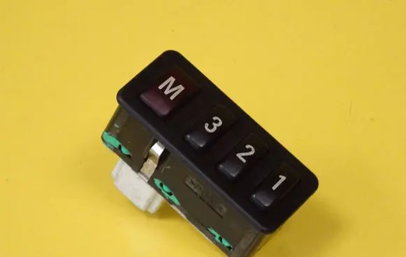 BMW 5 E39 Seat memory switch 8352160