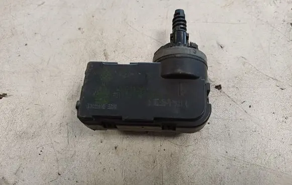 Volkswagen PASSAT B6 Headlight level adjustment motor 1Q0941295