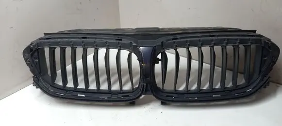 BMW 5 G30 G31 G38 Front bumper upper radiator grill 187156