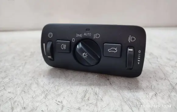 Volvo V40 Light switch 30739425