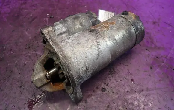 Opel Zafira B Starter motor 
