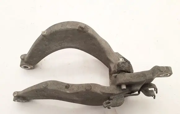 Volvo XC90 Lower shock absorber bracket 31360636