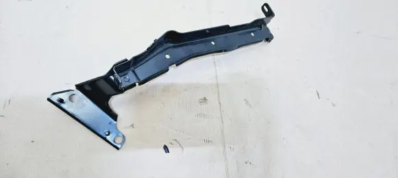 Audi A4 S4 B8 8K Fender mounting bracket 8K0821135P
