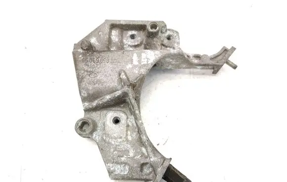 Citroen Xsara Picasso Engine mounting bracket 9635969880