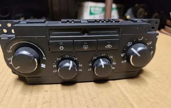Chrysler 300 - 300C Climate control unit P55111031AH