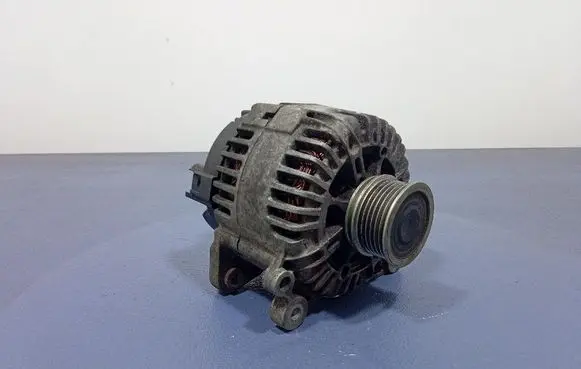 Volkswagen Golf Plus Generator/alternator 06F903023C