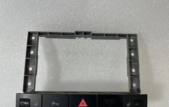 Volkswagen Touareg I Radio/GPS head unit trim 7L6857318