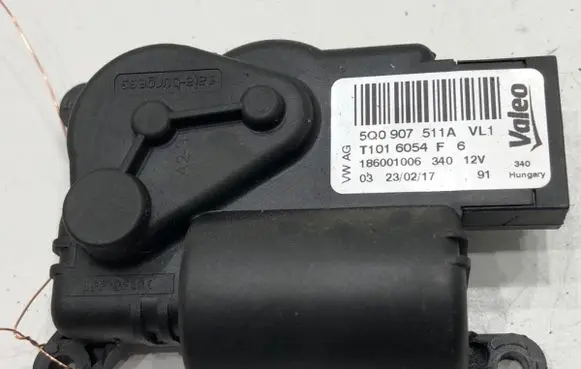 Volkswagen Tiguan Air flap motor/actuator 5Q0907511A