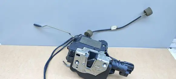 Mercedes-Benz CLS C219 Front door lock 2197200935