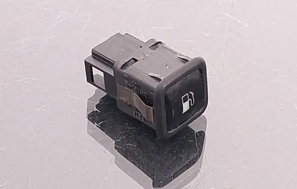 Volkswagen PASSAT B5 Fuel tank opening switch 3B0959833