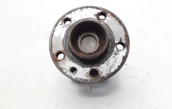 Rear wheel hub