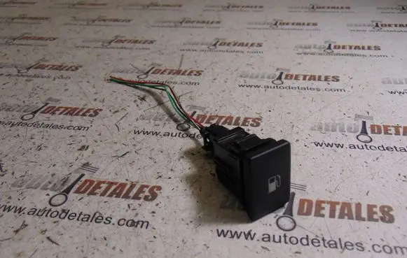 Toyota Avensis T270 Fuel tank opening switch 