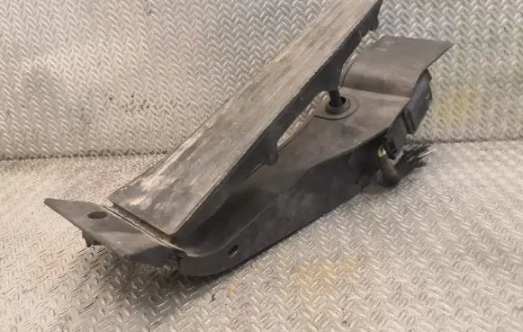BMW 6 E63 E64 Accelerator throttle pedal 6772645