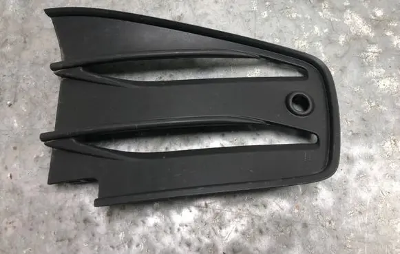 Volkswagen Golf VIII Front bumper lower grill 5H0853666P-BILI 5H0853666P